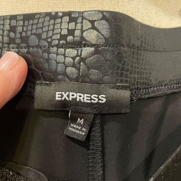 Express Leggings - Picture 2 of 5